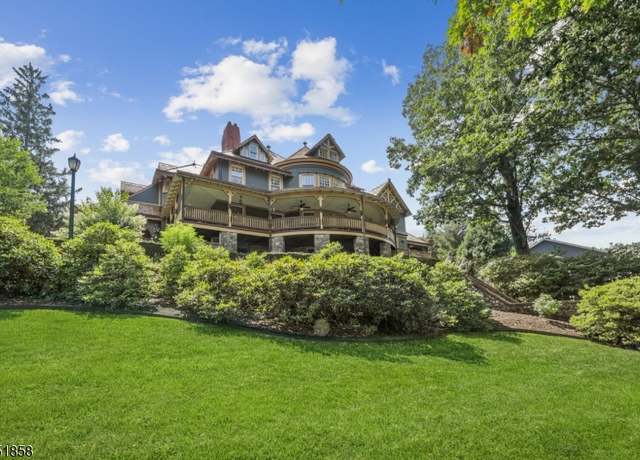 Property at 33 Edgemere Ave, Mount Arlington Boro, NJ 07856-1160, 8 beds, 4 baths