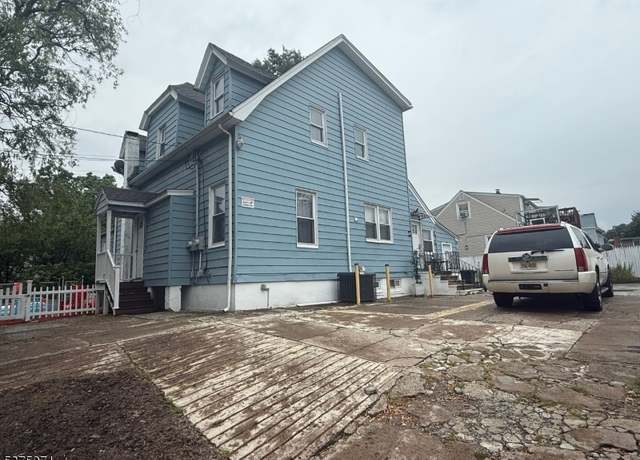 Property at 274 W Broadway, Paterson City, NJ 07522-1163, 6 beds, 2.5 baths