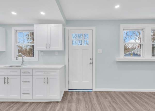 Property at 5 Lincoln Dr, Sparta Twp., NJ 07871-3717, 3 beds, 1 bath