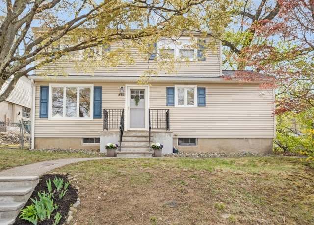 Property at 582 Dell Rd, Roxbury Twp., NJ 07850-1409, 3 beds, 1 bath
