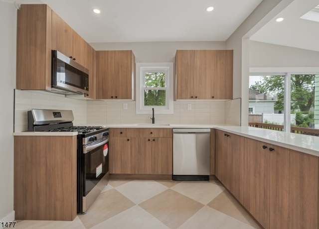 Property at 1535 Leslie St, Hillside Twp., NJ 07205-1205, 3 beds, 1.5 baths