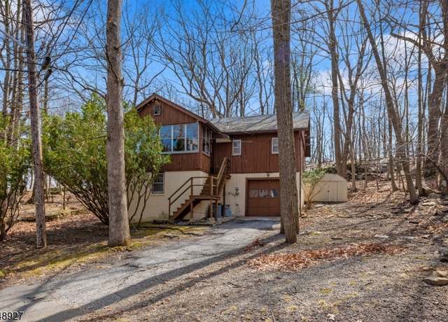Property at 42 Wildwood Shores Dr, Hopatcong Boro, NJ 07843-1924, 2 beds, 1 bath