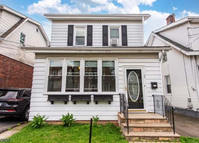Property at 49 Oakland St, Irvington Twp., NJ 07111-2004, 3 beds, 1.5 baths