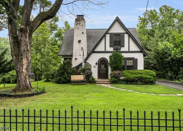 Property at 520 Lyons Rd, Bernards Twp., NJ 07920-2564, 4 beds, 2 baths
