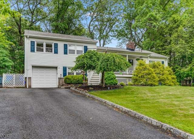 Property at 4 Highland Ct, Parsippany-troy Hills Twp., NJ 07950-3027, 4 beds, 2 baths