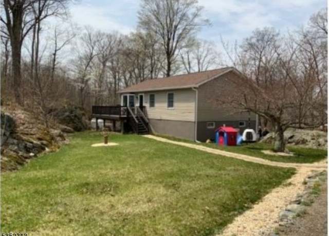 Property at 6 Hickory Ln, Vernon Twp., NJ 07462-3444, 3 beds, 2 baths