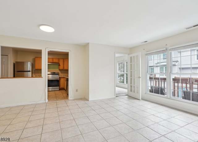 Property at 556 Ridge Ln, Fort Lee Boro, NJ 07024-2145, 2 beds, 2.5 baths