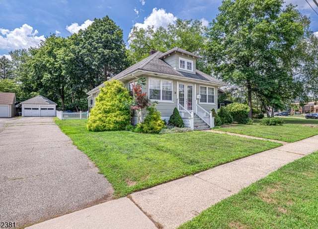 Property at 6 Center St, Pompton Lakes Boro, NJ 07442-1941, 2 beds, 2 baths