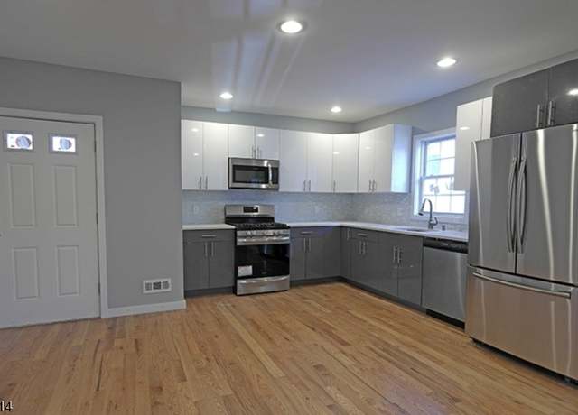 Property at 1121 Frank St, Roselle Boro, NJ 07203-2709, 3 beds, 2.5 baths