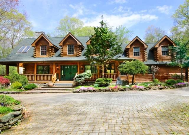 Property at 31 Kent Rd, Hampton Twp., NJ 07860-6576, 2 beds, 2.5 baths