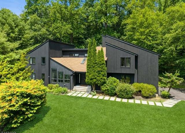 Property at 6 Colonial Ct, Randolph Twp., NJ 07869-4133, 4 beds, 2.5 baths