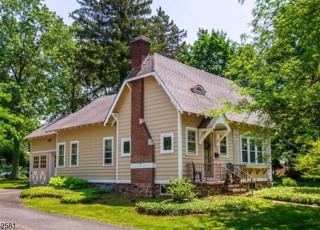 Property at 78 Broad St, Flemington Boro, NJ 08822-1430, 2 beds, 1 bath