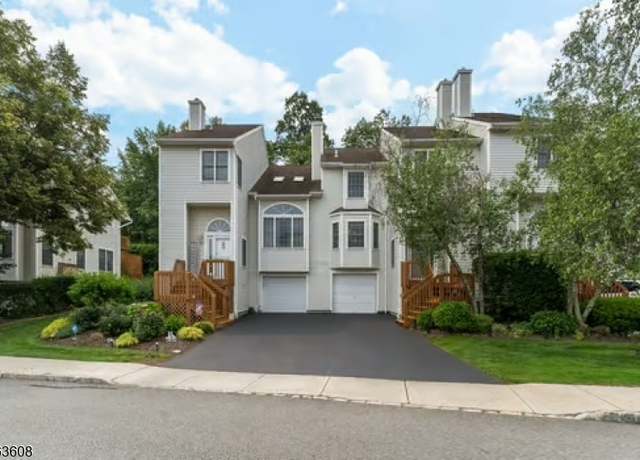 Property at 32 Ryan Ln, Lincoln Park Boro, NJ 07035-2127, 2 beds, 2.5 baths