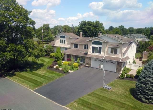 Property at 5 Robert Pl, Pequannock Twp., NJ 07440-1008, 5 beds, 4.5 baths