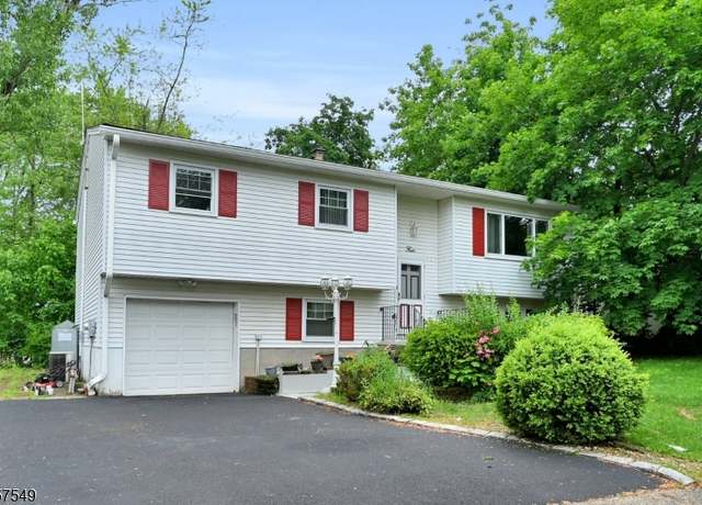 Property at 4 Maureen Ct, Parsippany-troy Hills Twp., NJ 07034-1003, 4 beds, 1.5 baths