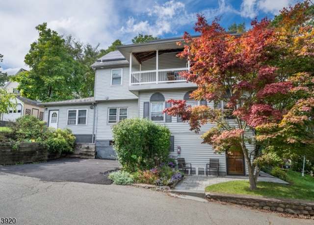 Property at 26 Nakomis Path, Lincoln Park Boro, NJ 07035-2318, 5 beds, 2.5 baths