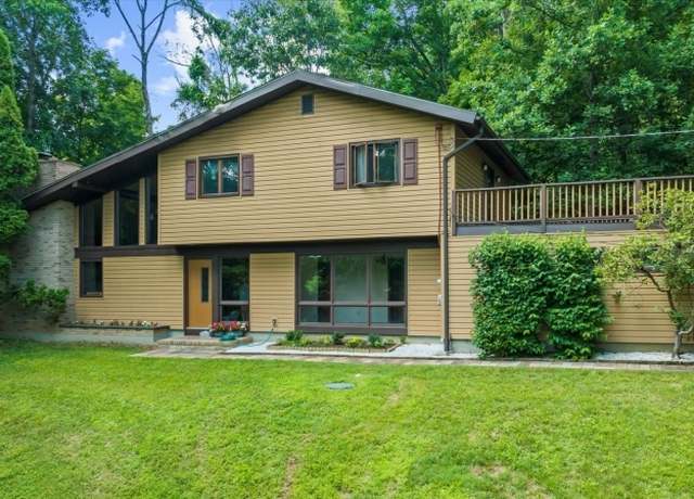 Property at 7 Diana Ct, Lebanon Twp., NJ 07830-4106, 4 beds, 2.5 baths