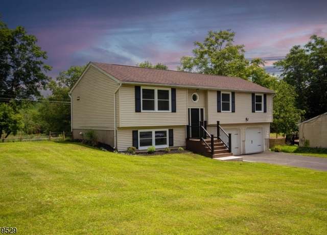 Property at 18 Fernwood Rd, Wantage Twp., NJ 07461-1013, 3 beds, 2 baths