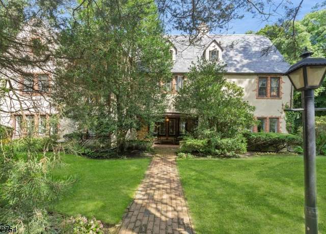 Property at 13 Serpentine Dr, Middletown Twp., NJ 07748, 7 beds, 4.5 baths