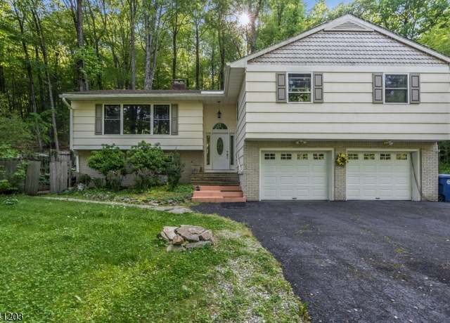 Property at 33 Bailey Hollow Rd, Morris Twp., NJ 07960-6204, 5 beds, 3 baths