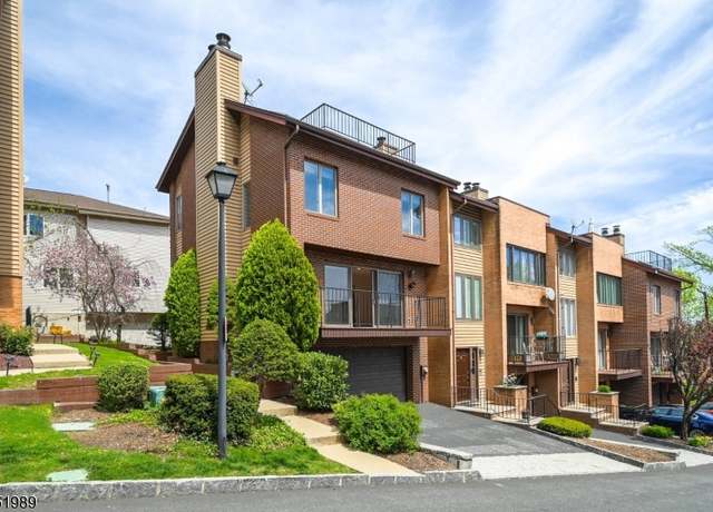 Property at 7 Yorkview Dr, Edgewater Boro, NJ 07020-1554, 3 beds, 2.5 baths
