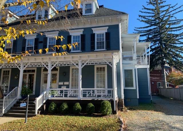 Property at 4 Perry St, Morristown Town, NJ 07960-9447, 2 beds, 3.5 baths