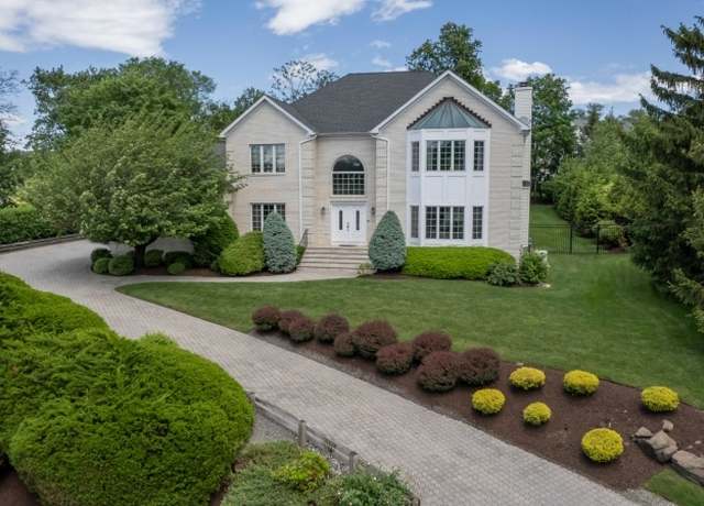 Property at 4 Holbrook Ct, Montville Twp., NJ 07082-1424, 5 beds, 3.5 baths