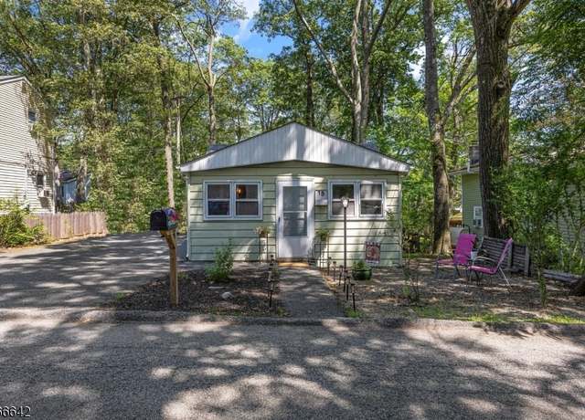 Property at 15 Amherst Way, Hopatcong Boro, NJ 07843, 1 bed, 1 bath