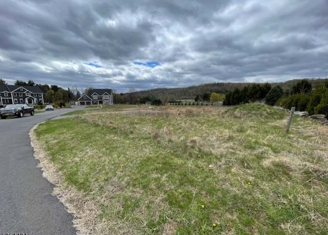 Property at 4 Wade Farm Rd, Califon Boro, NJ 07830-3423