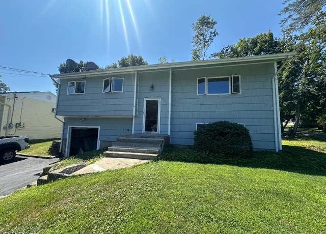 Property at 10 Richards Rd, Hopatcong Boro, NJ 07843, 4 beds, 2 baths