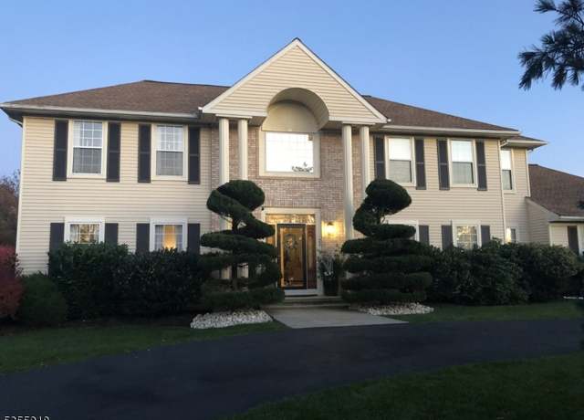 Property at 22 Ridings Pkwy, Franklin Twp., NJ 08540-8639, 5 beds, 3.5 baths