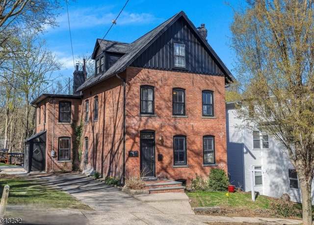 Property at 25 Miller St, Morristown Town, NJ 07960-5479, 6 beds, 2.5 baths