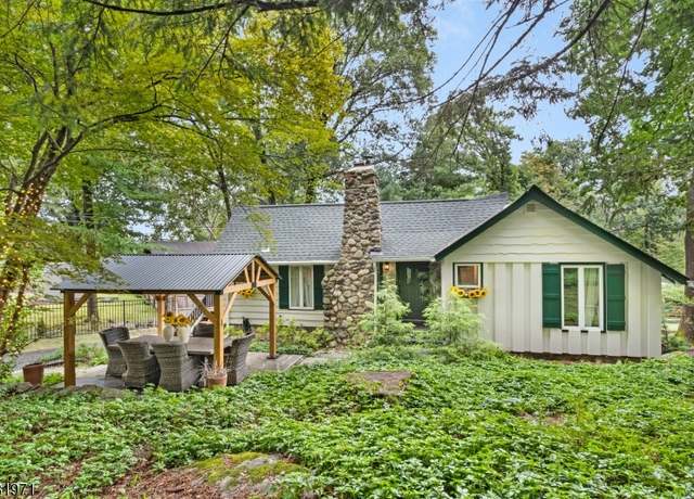 Property at 146 Hillside Rd, Sparta Twp., NJ 07871-2015, 2 beds, 1 bath