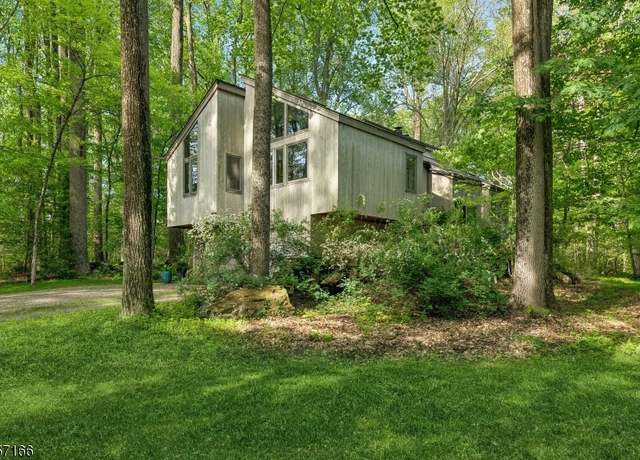Property at 15 Pschorn Ln, Hillsborough Twp., NJ 08844-1301, 3 beds, 2 baths
