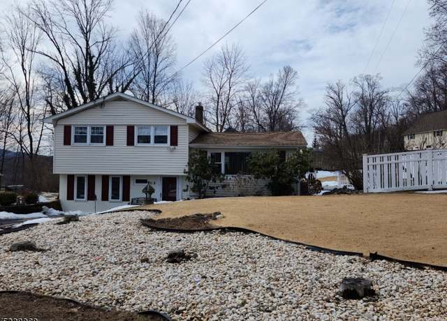 Property at 26 Andrea Dr, Vernon Twp., NJ 07462-3402, 3 beds, 1 bath