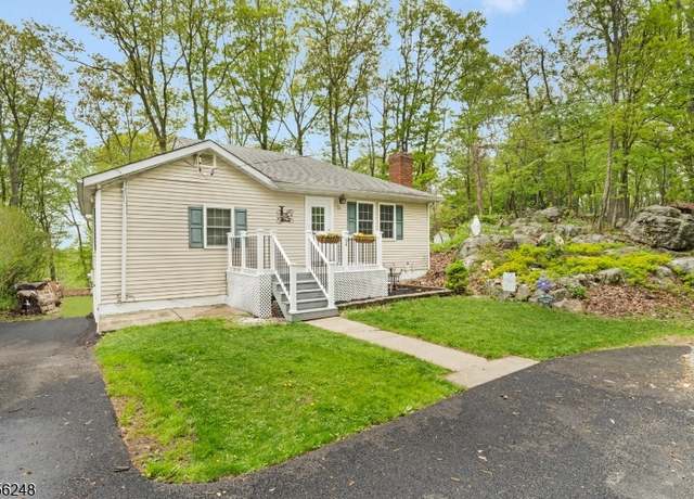 Property at 54 Stevens Trl, Hopatcong Boro, NJ 07843-1157, 2 beds, 1 bath