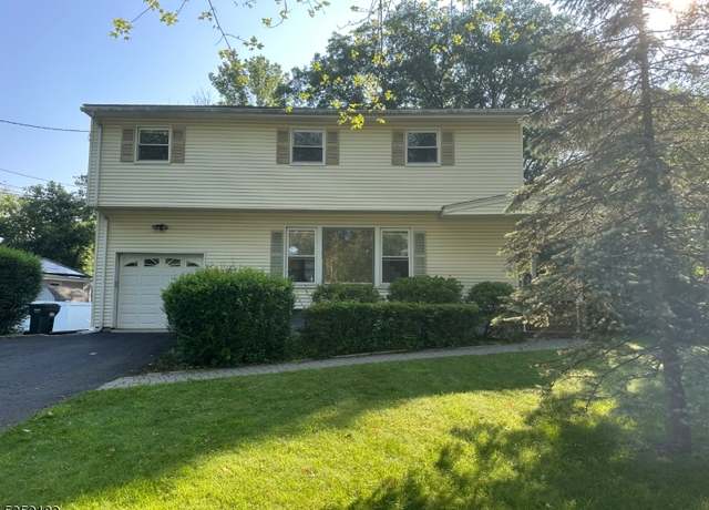 Property at 50 Briarwood Dr, Berkeley Heights Twp., NJ 07922, 4 beds, 2.5 baths
