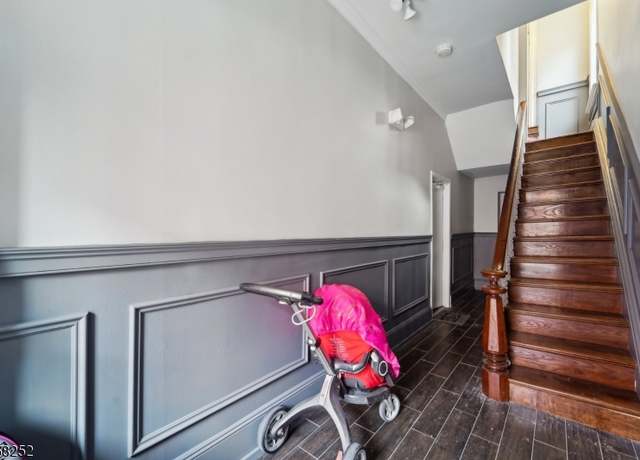 Property at 8 Elm St, Newark City, NJ 07102-4725, 9 beds, 4 baths