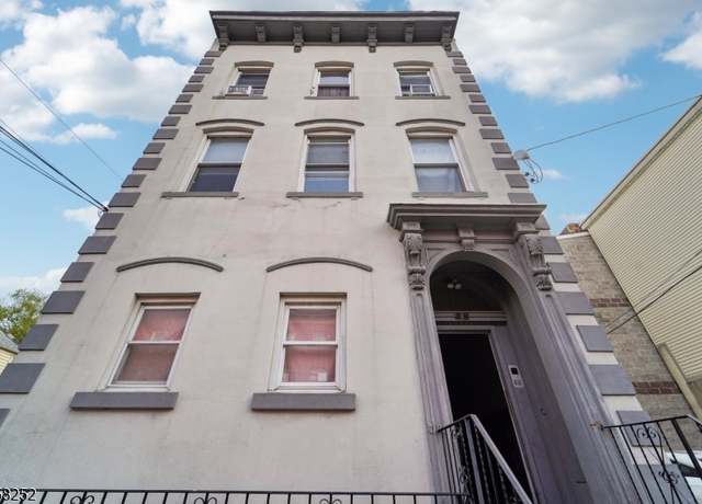 Property at 8 Elm St, Newark City, NJ 07102-4725, 9 beds, 4 baths