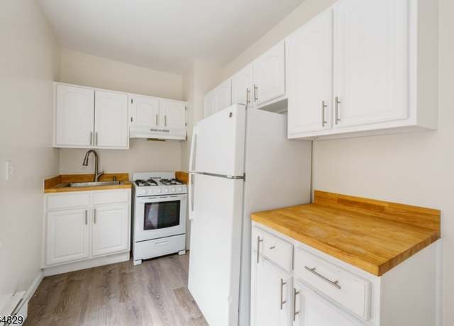 Property at 32 W 10Th St #4, Bayonne City, NJ 07002-2506, 1 bed, 1 bath