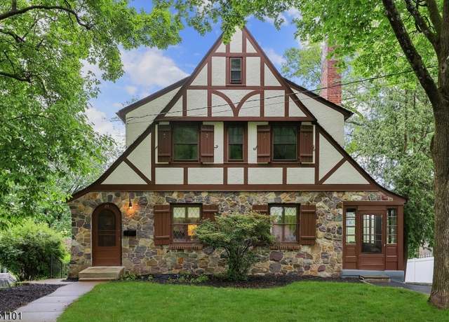 Property at 27 Sherman Pl, Morristown Town, NJ 07960-3763, 3 beds, 1.5 baths