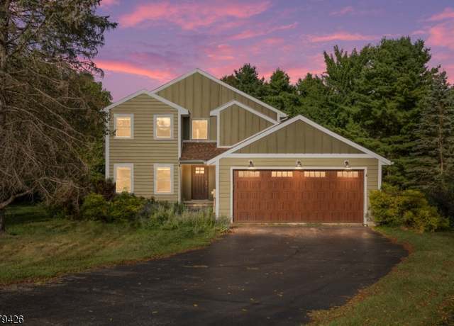 Property at 12 Thunder Dr, Vernon Twp., NJ 07418-2016, 4 beds, 3 baths