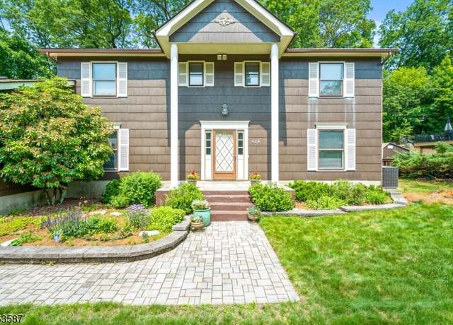 Property at 624 Sandra Dr, Mount Arlington Boro, NJ 07850-1427, 5 beds, 2.5 baths