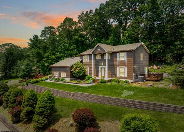 Property at 624 Sandra Dr, Mount Arlington Boro, NJ 07850-1427, 5 beds, 2.5 baths