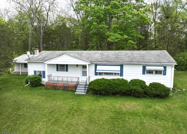Property at 5 Bear Ln, Hampton Twp., NJ 07860-6304, 3 beds, 1 bath