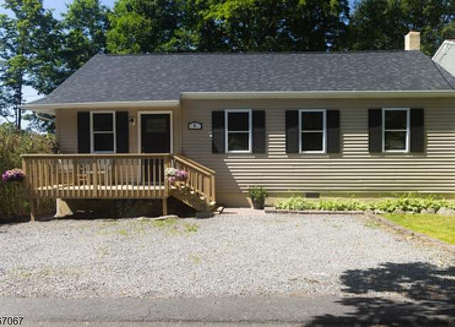 Property at 4 Bear Pond Trl, Hopatcong Boro, NJ 07821-2947, 3 beds, 1 bath