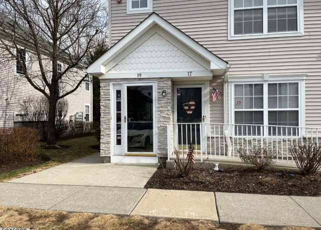 Property at 17 Artho Ln, Roseland Boro, NJ 07068-1129, 3 beds, 1 bath