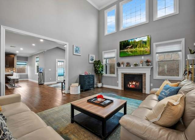 Property at 10 County Road 519, Hampton Twp., NJ 07860-6230, 4 beds, 4.5 baths