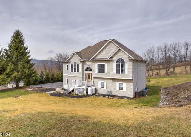 Property at 6 Glory Ln, Wantage Twp., NJ 07461-3233, 3 beds, 2.5 baths