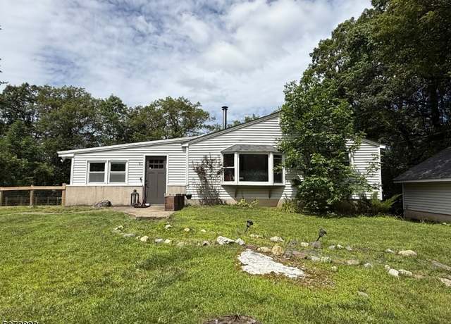 Property at 81 Hewitt Rd, West Milford Twp., NJ 07421-1106, 3 beds, 1 bath